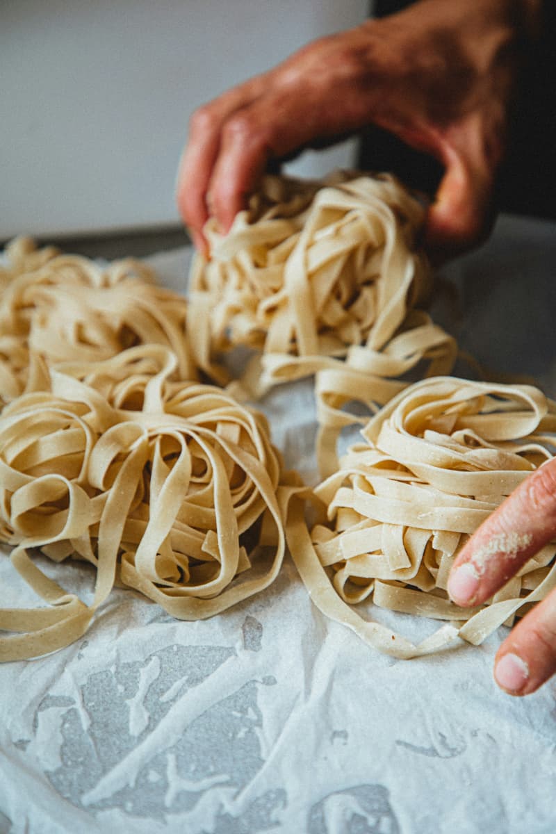 リングイニー vs フェットチーニの違いを完璧に整理